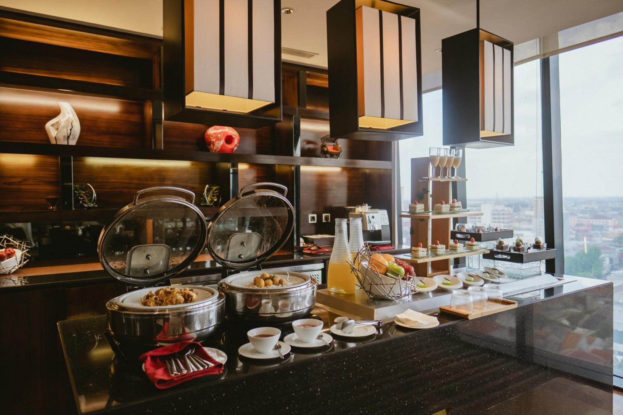 Po Hotel Semarang Bagian luar foto