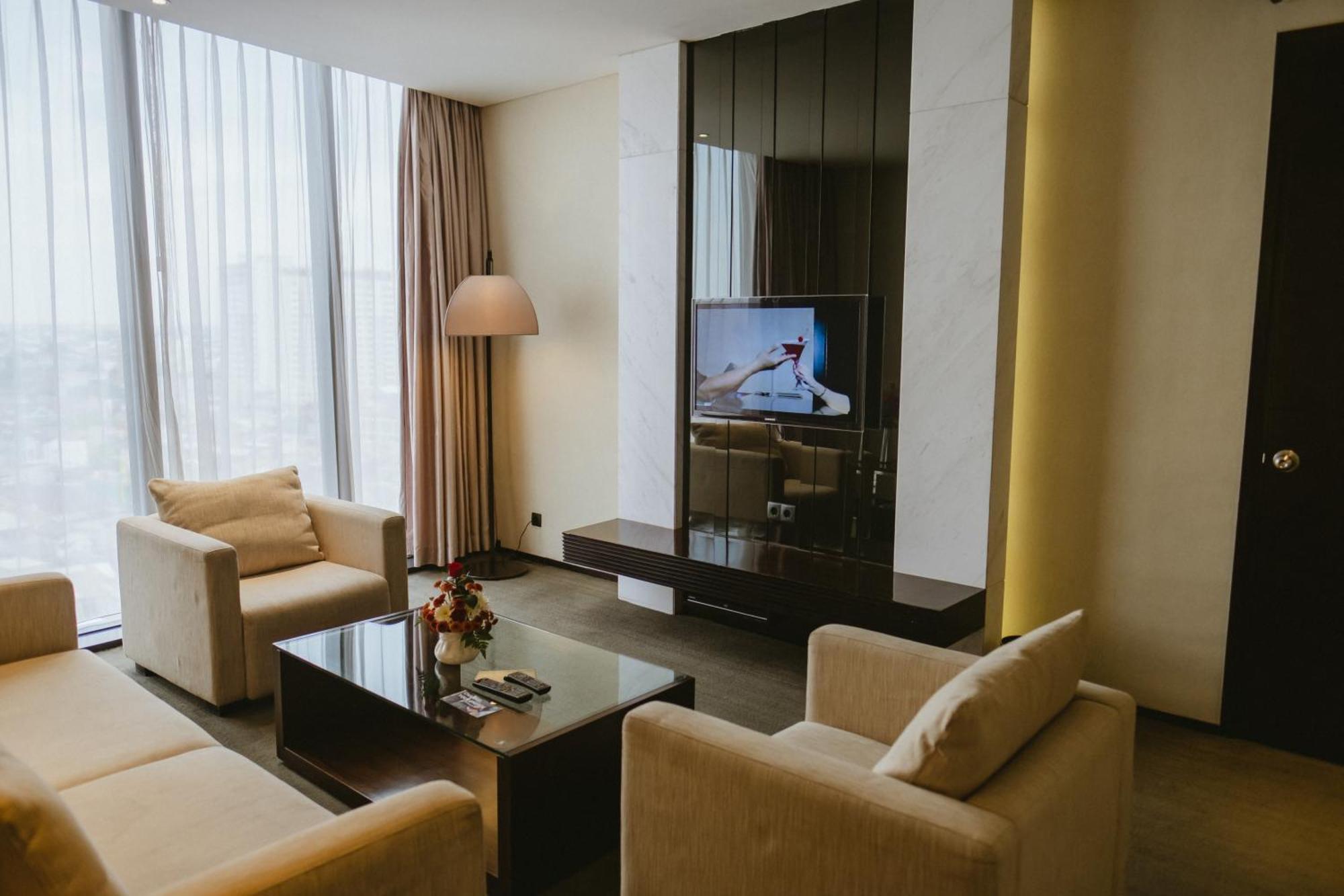 Po Hotel Semarang Bagian luar foto