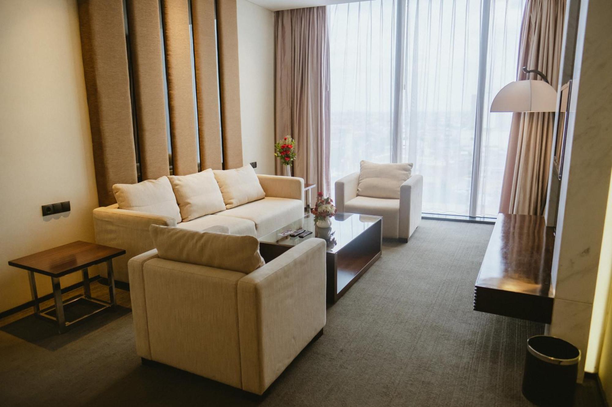 Po Hotel Semarang Bagian luar foto